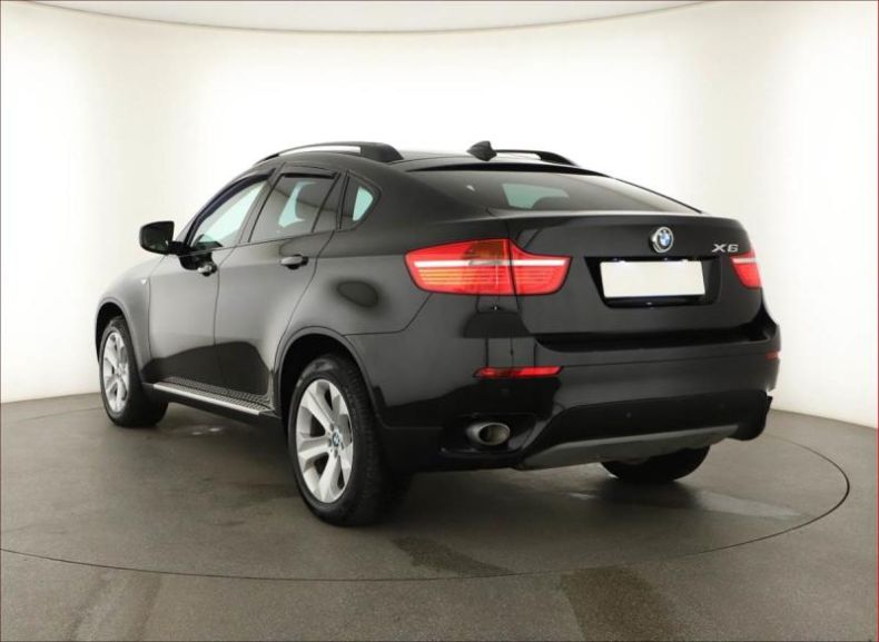 BMW X6 - hlavní fotka