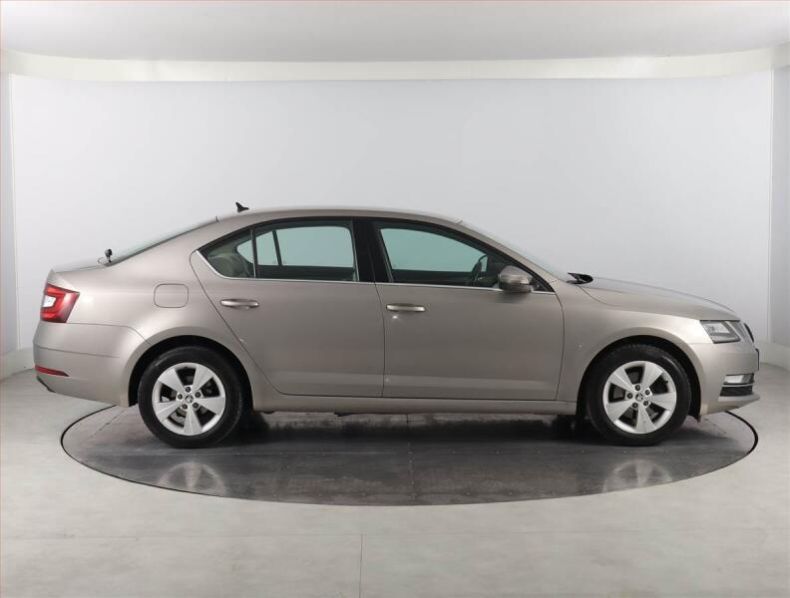 Škoda Octavia - hlavní fotka