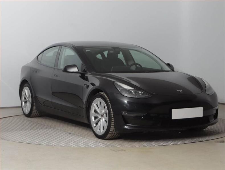 Tesla Model 3 - hlavní fotka inzerátu
