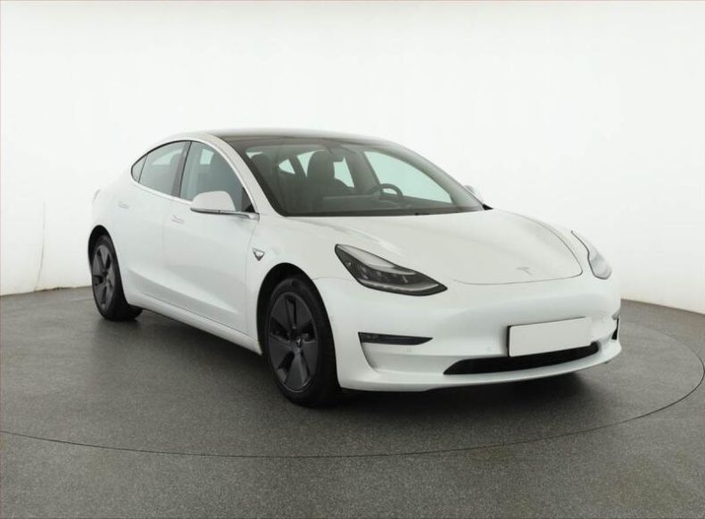 Tesla Model 3 - hlavní foto