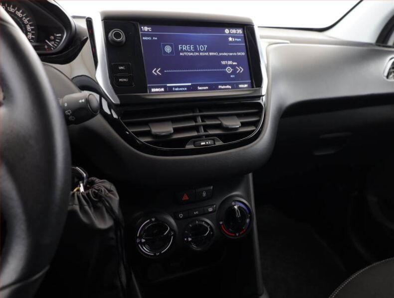 Peugeot 208 - hlavní fotka