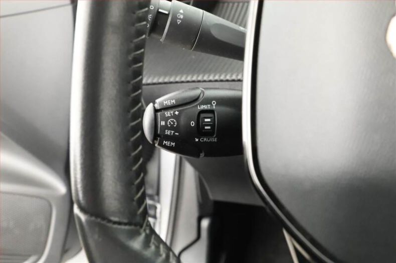 Peugeot 208 - hlavní fotka