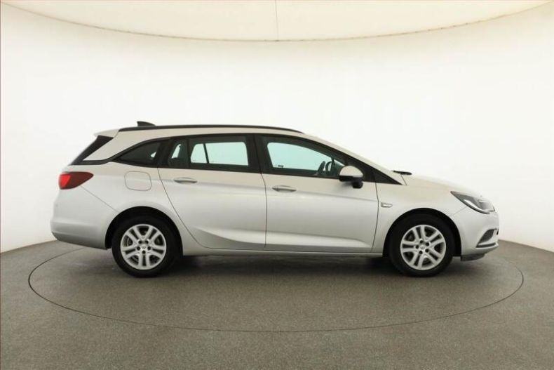 Opel Astra - hlavní fotka