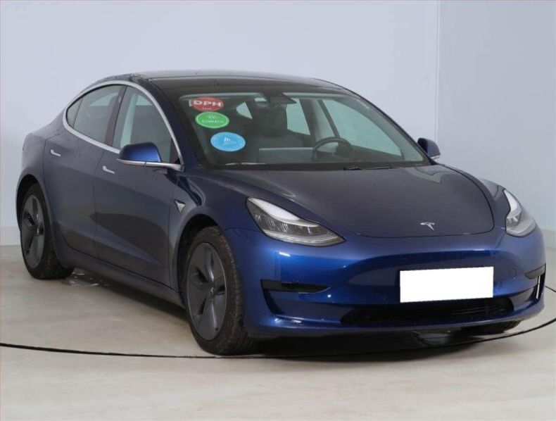 Tesla Model 3 - hlavní foto