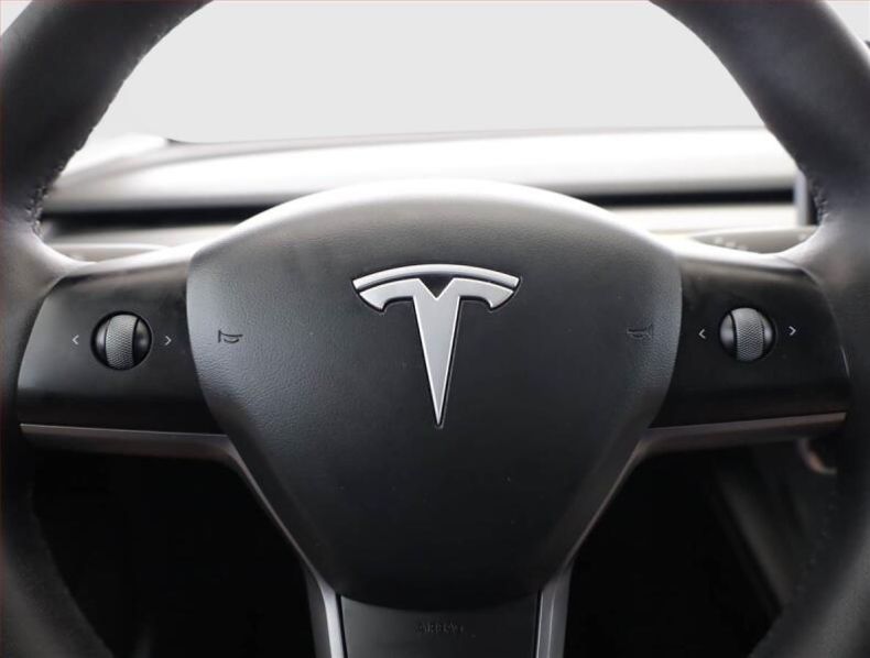Tesla Model 3 - hlavní fotka