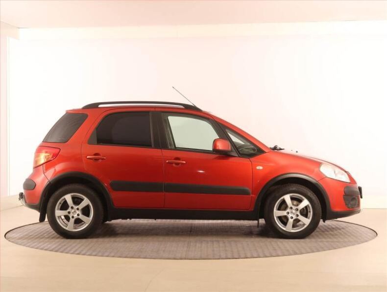 Suzuki SX4 - hlavní fotka