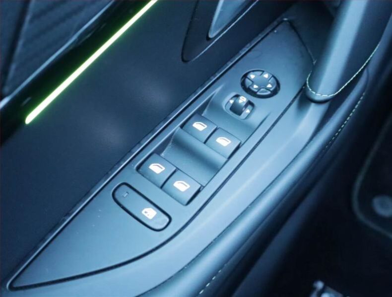 Peugeot 208 - hlavní fotka