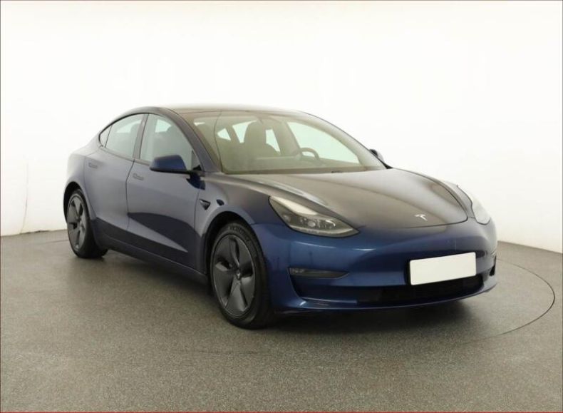 Tesla Model 3 - hlavní foto