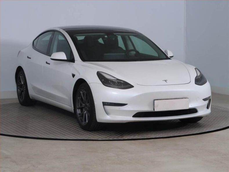 Tesla Model 3 - hlavní fotka