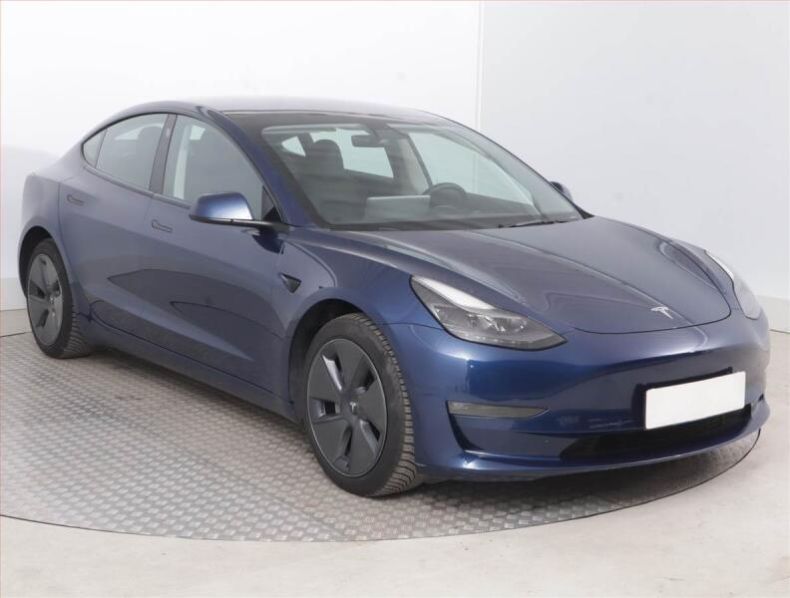 Tesla Model 3 - hlavní foto
