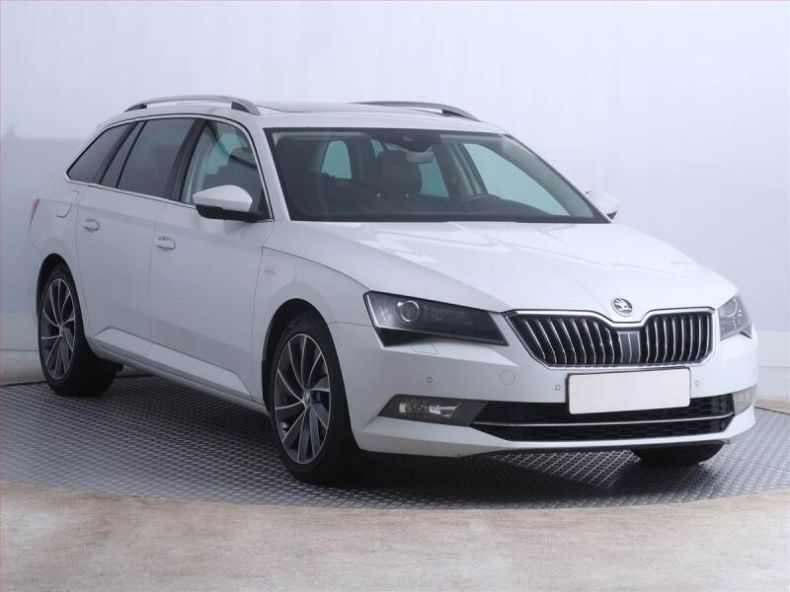 Škoda Superb - hlavní foto