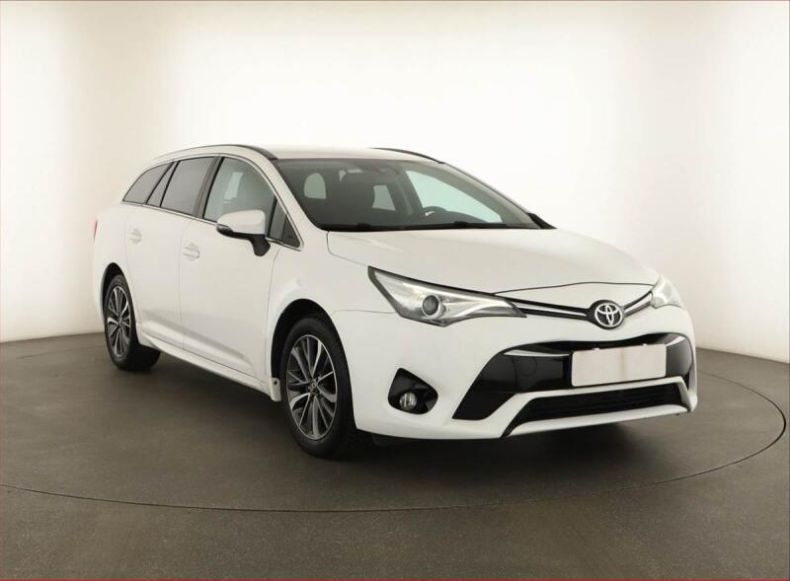 Toyota Avensis - hlavní fotka