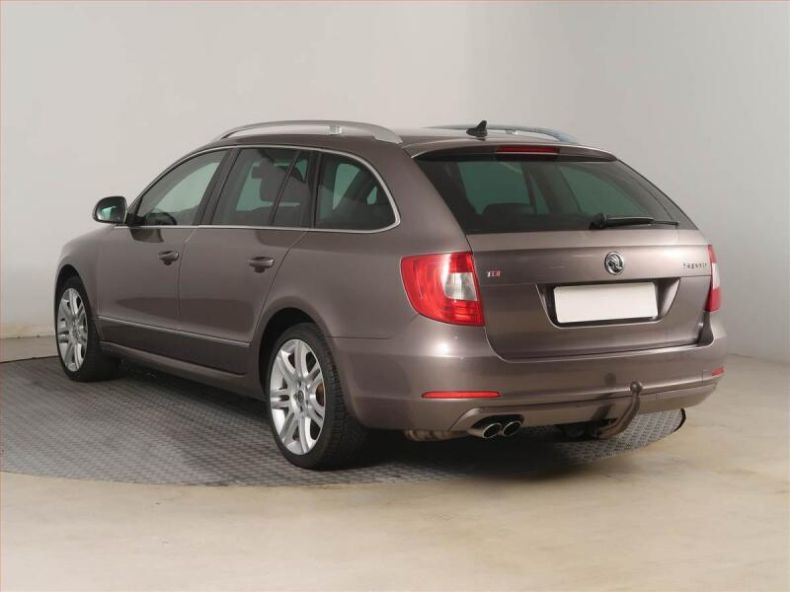 Škoda Superb - hlavní fotka