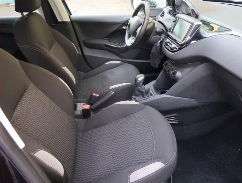 Peugeot 208 - hlavní fotka