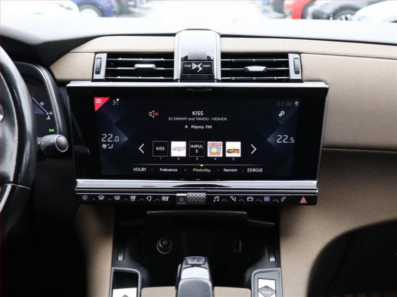 DS Automobiles DS7 Crossback - hlavní fotka