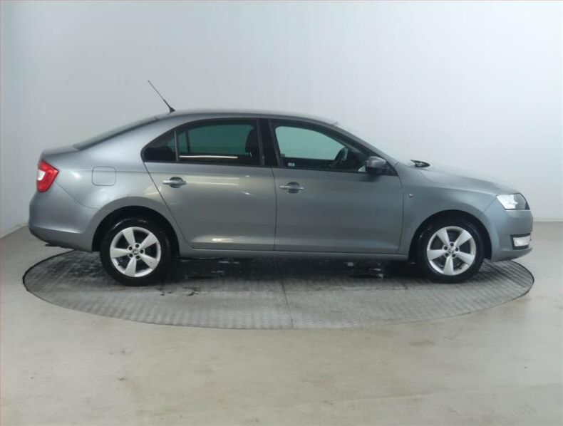Škoda Rapid - hlavní fotka