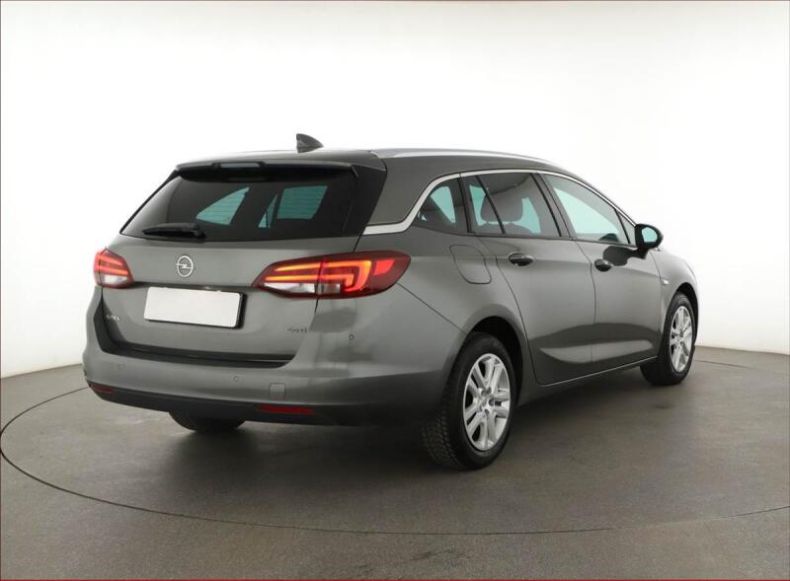 Opel Astra - hlavní fotka