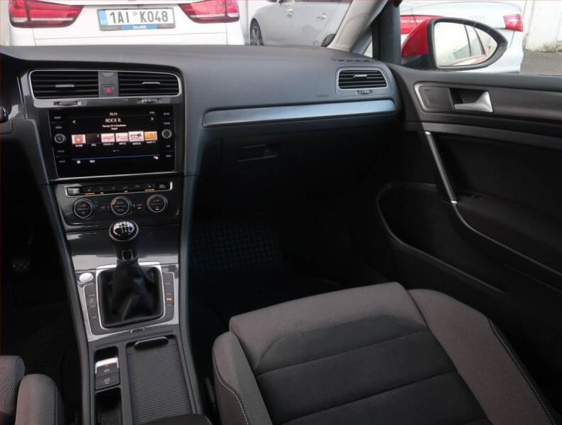 Volkswagen Golf - hlavní fotka