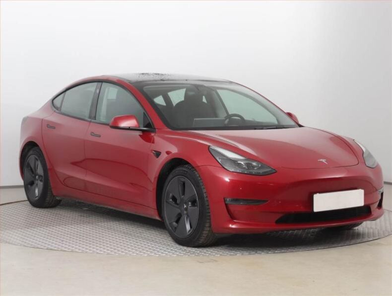 Tesla Model 3 - hlavní foto