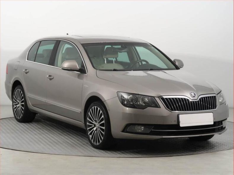 Škoda Superb - hlavní foto