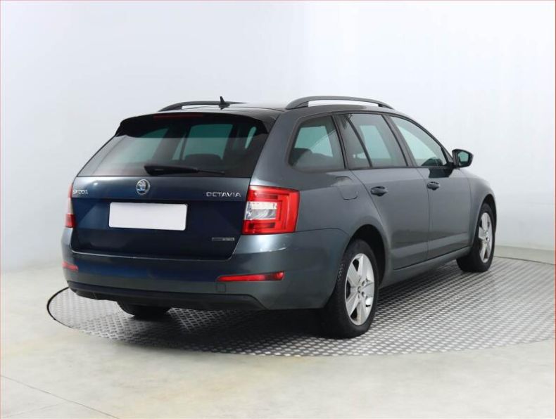 Škoda Octavia - hlavní fotka