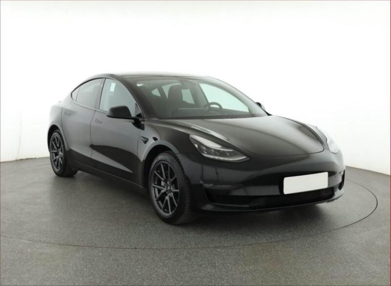 Tesla Model 3 - hlavní foto