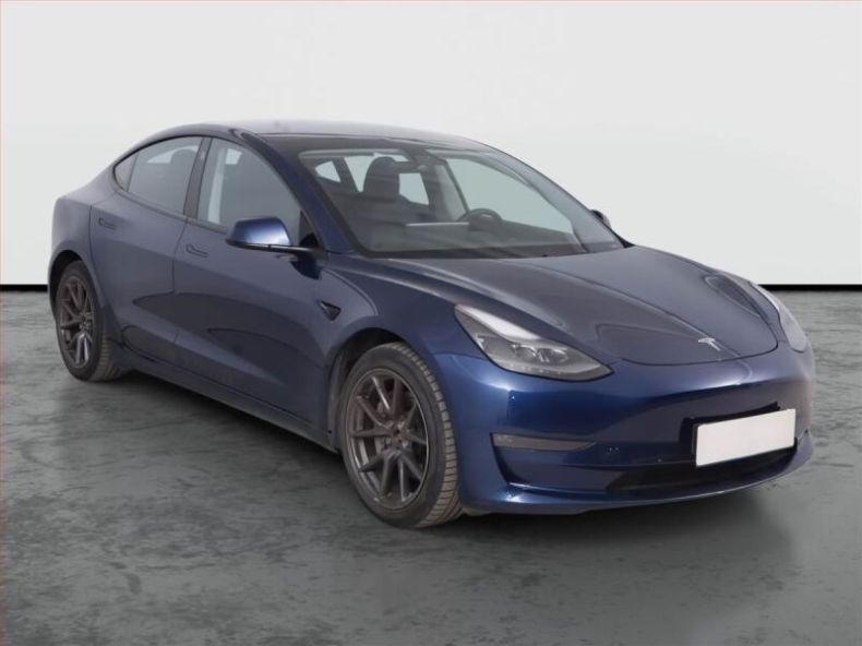 Tesla Model 3 - hlavní foto