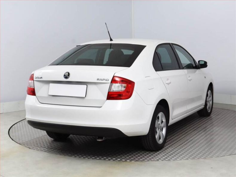Škoda Rapid - hlavní fotka