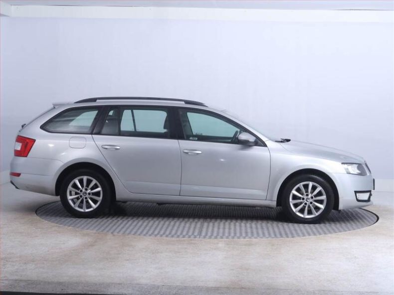 Škoda Octavia - hlavní fotka