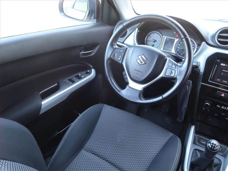 Suzuki Vitara - hlavní fotka