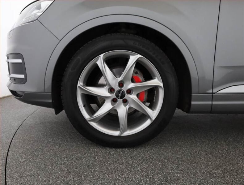 Audi Q7 - hlavní fotka