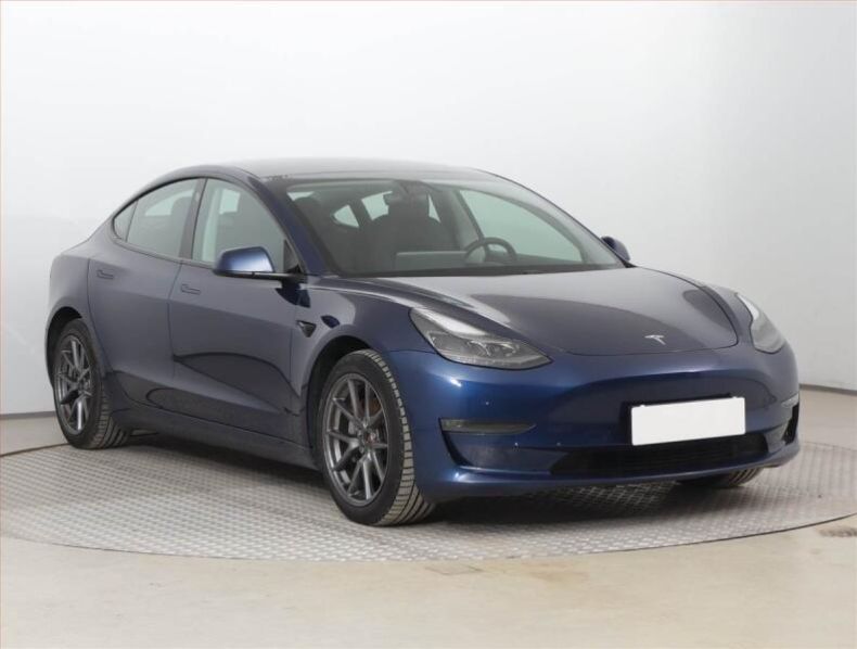 Tesla Model 3 - hlavní foto