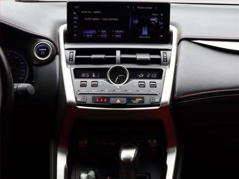 Lexus NX 300h - hlavní fotka