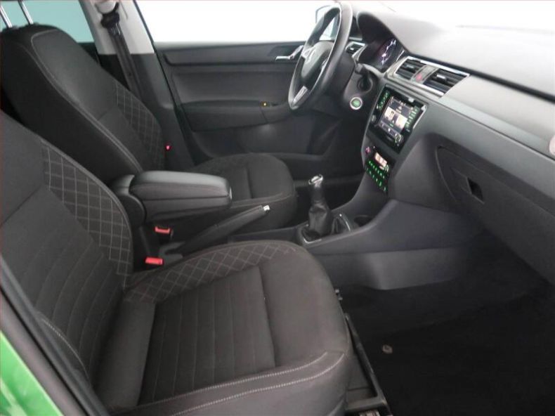 Škoda Rapid - hlavní fotka