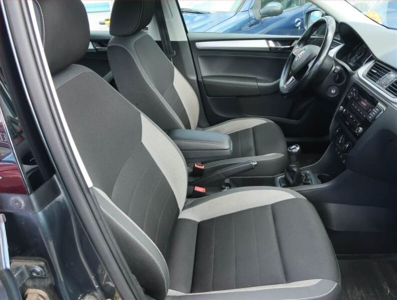 Škoda Rapid - hlavní fotka
