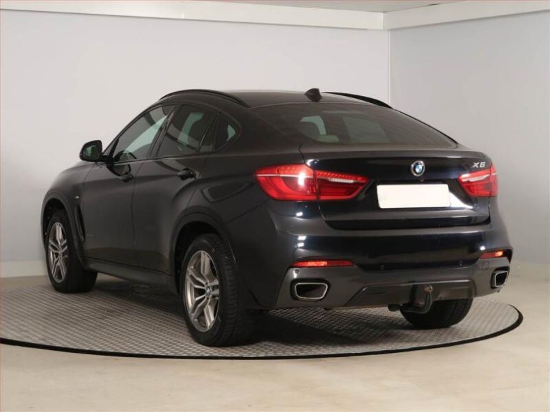 BMW X6 - hlavní fotka
