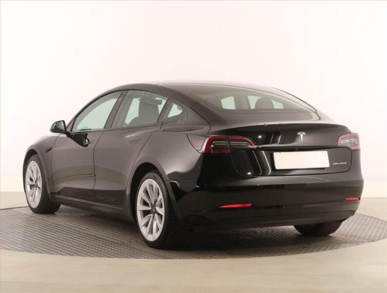 Tesla Model 3 - hlavní fotka