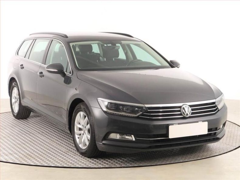 Volkswagen Passat - hlavní foto