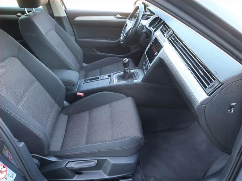 Volkswagen Passat - hlavní fotka