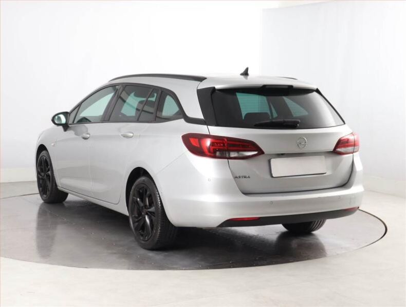 Opel Astra - hlavní fotka