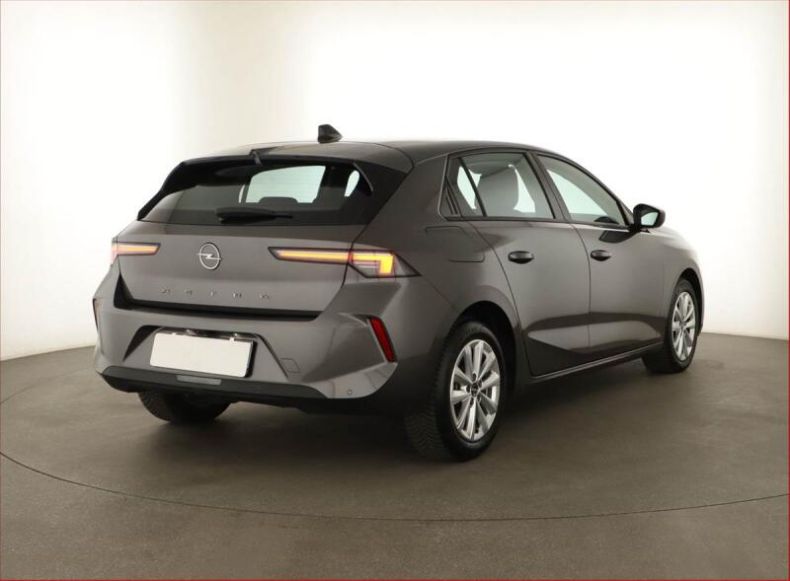 Opel Astra - hlavní fotka