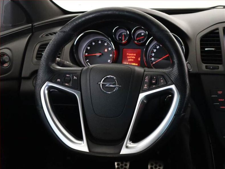 Opel Insignia - hlavní fotka