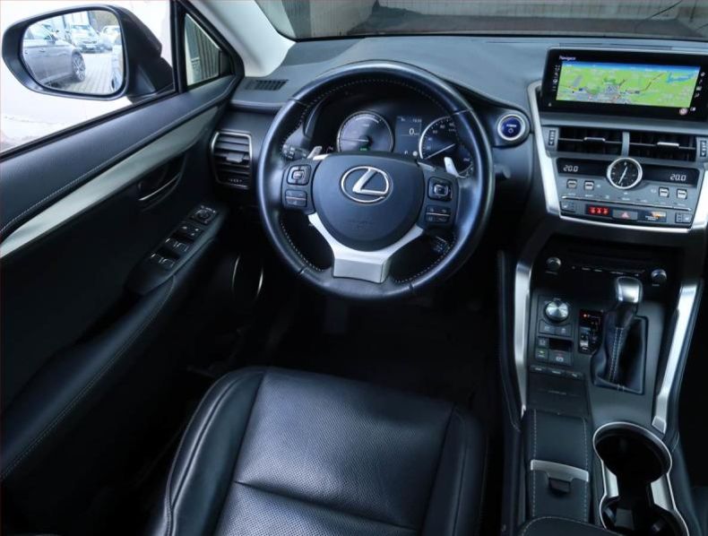 Lexus NX 300h - hlavní fotka