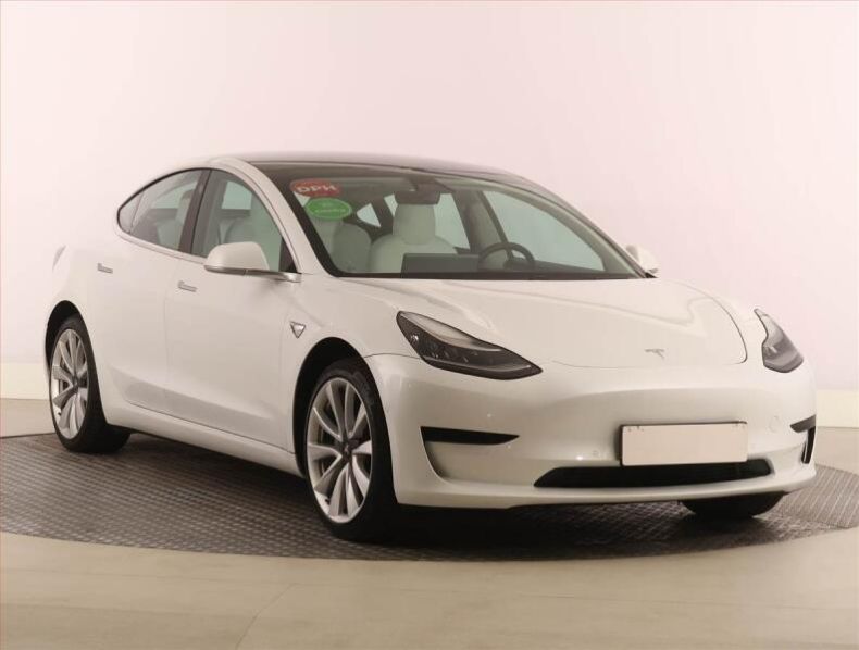Tesla Model 3 - hlavní fotka inzerátu