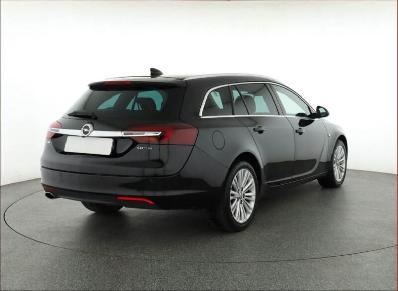 Opel Insignia - hlavní fotka