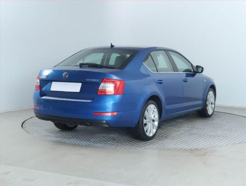 Škoda Octavia - hlavní fotka