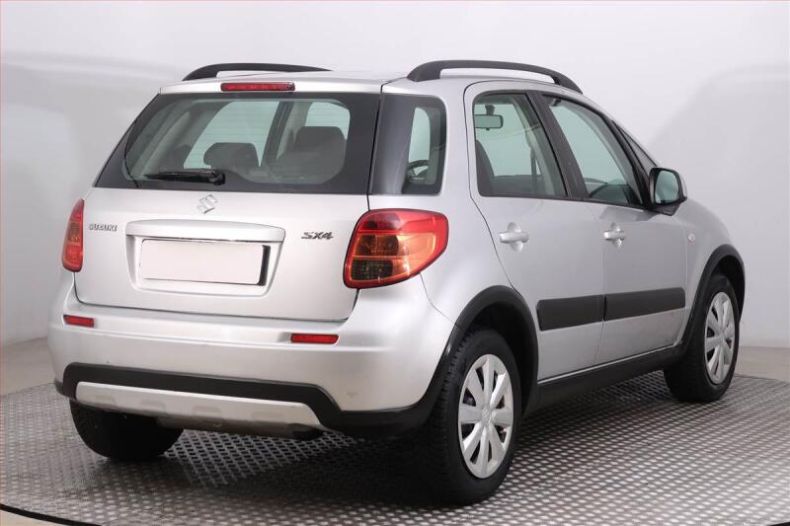 Suzuki SX4 - hlavní fotka