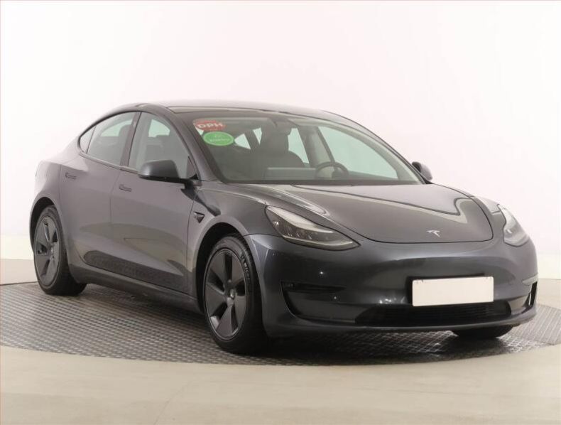 Tesla Model 3 - hlavní foto