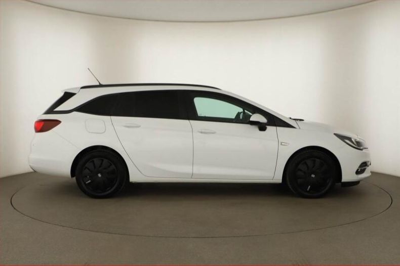 Opel Astra - hlavní fotka