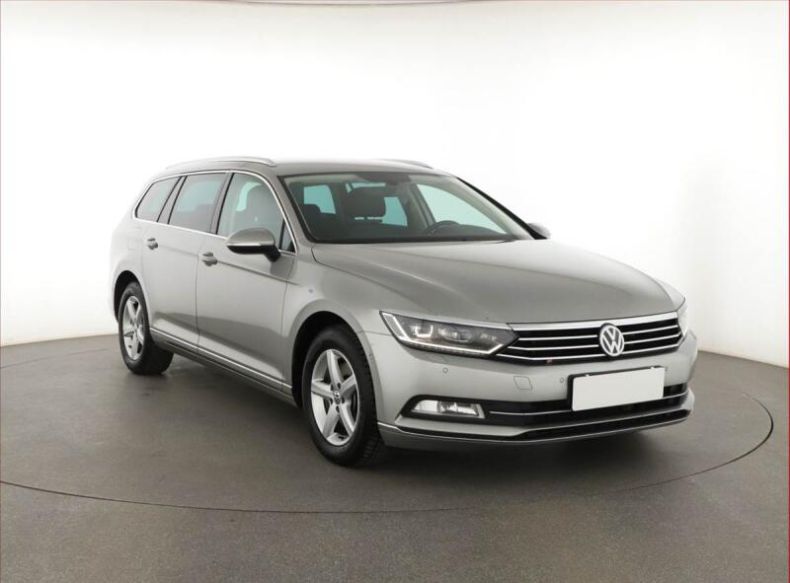 Volkswagen Passat - hlavní fotka inzerátu